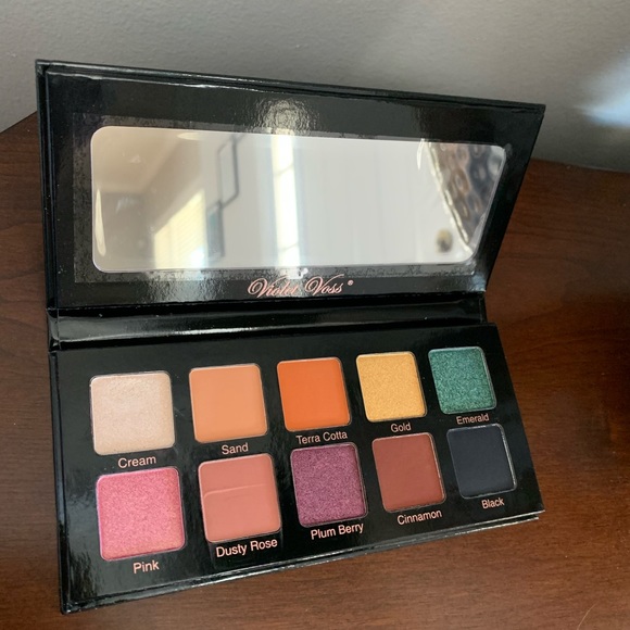 Violet Voss Other - Violet Voss Essentials Eyeshadow Palette